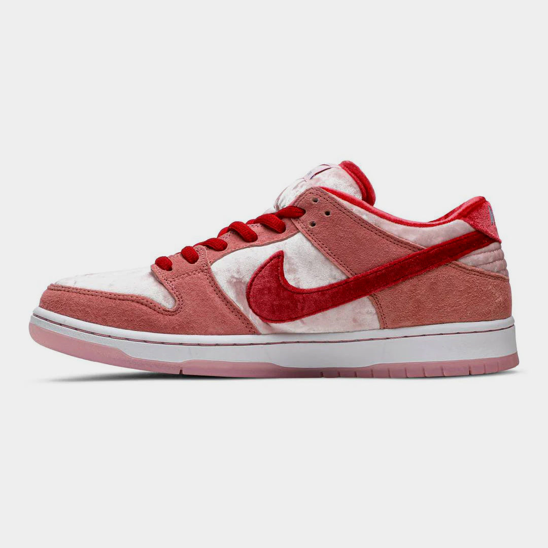 Nike SB Dunk Low Strange Love