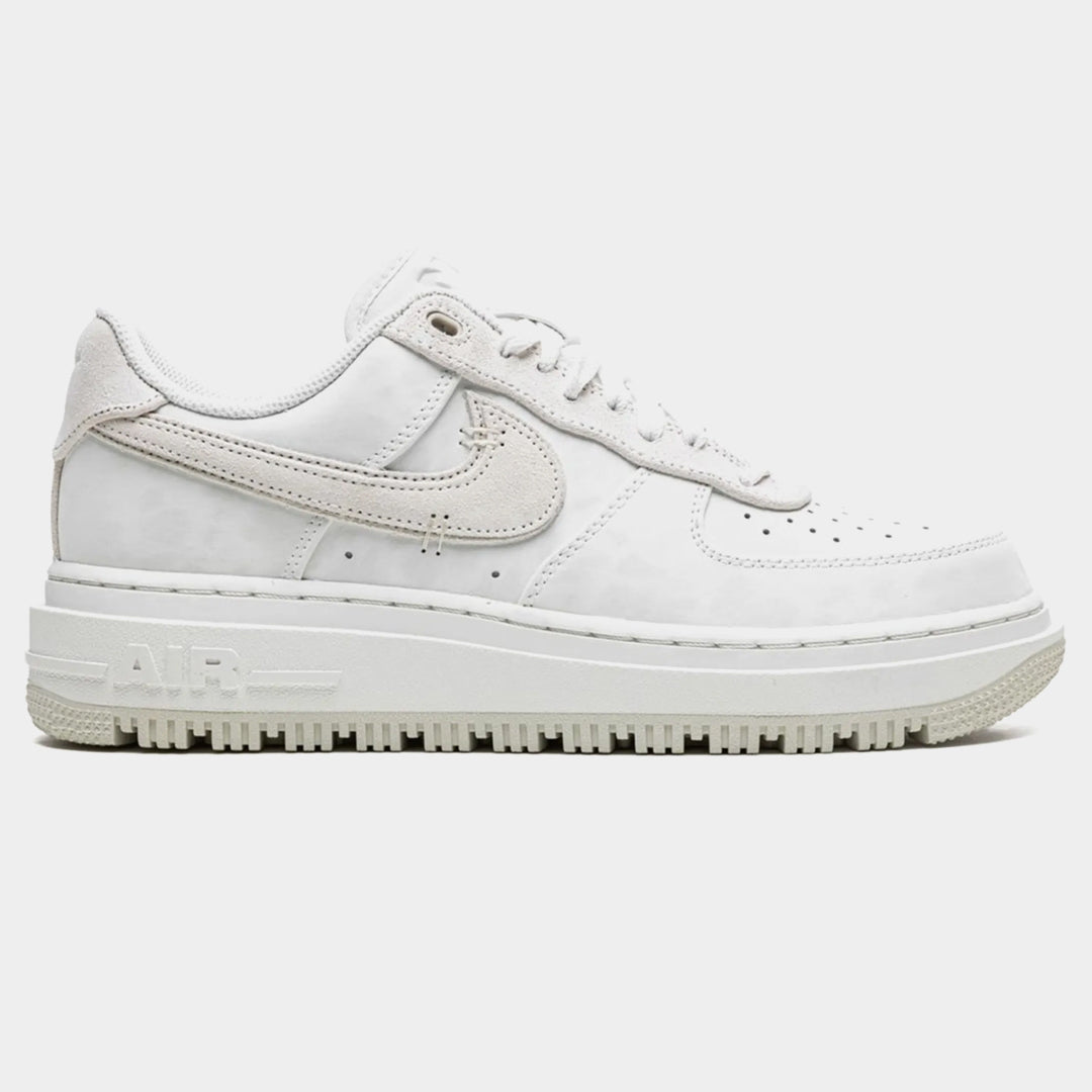 Nike Air Force 1 Luxe