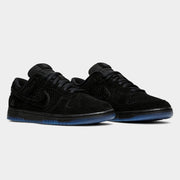 Nike SB Dunk Low Undefeated 5 on it