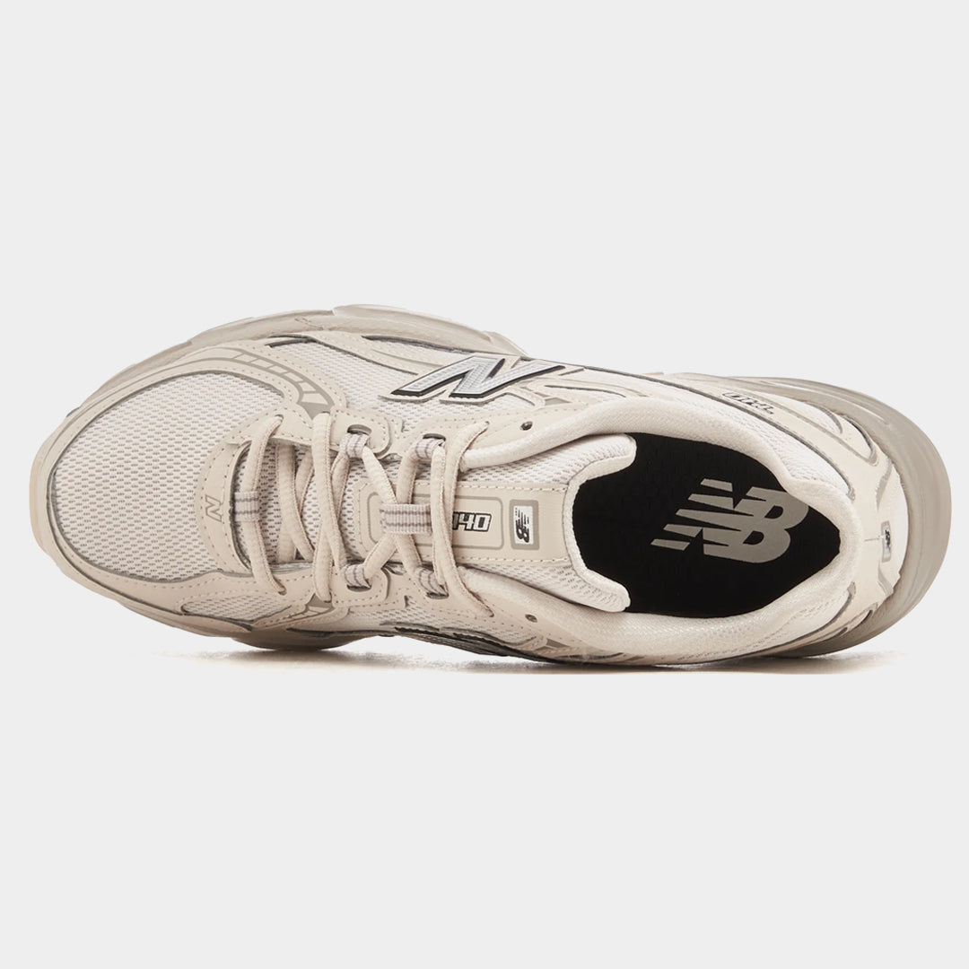 New Balance 740